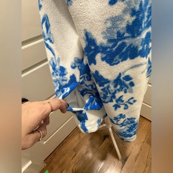 Dudley Stephens x Mestiza. Sheffield Island Pullover. Blue & White Floral. Med. - Picture 8 of 11